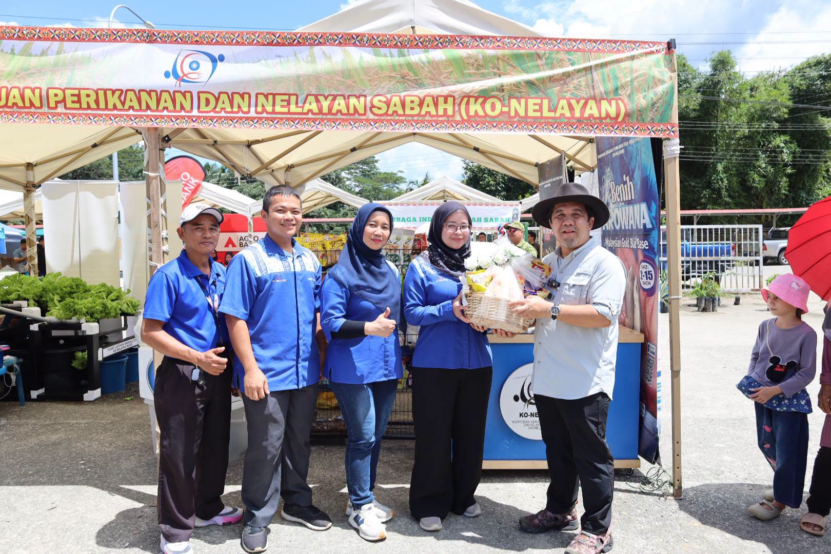 Lawatan YB Datuk Jamawi Jaafar ke Booth Ko-Nelayan Sempena Program Jelajah Kebun Dapur Melalap, Tenom